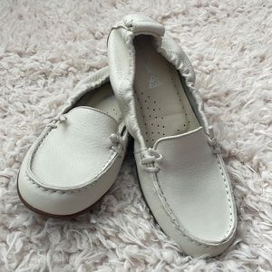 Hush Puppies HPO Flex Loafers. Brand New! Never Worn! Off-White Leather Flats.